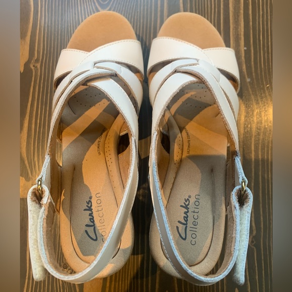 Clarks like new Women's Giselle Beach Wedge Sandal white leather 9 3” heel - Picture 6 of 13